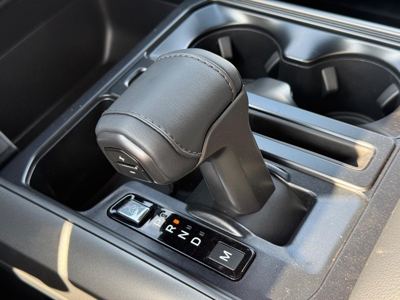 Ford F-150 Vehicle Full-screen Gallery Image 16
