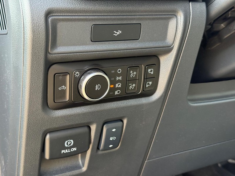 Ford F-150 Vehicle Full-screen Gallery Image 18