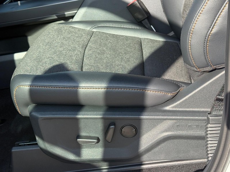 Ford F-150 Vehicle Full-screen Gallery Image 21