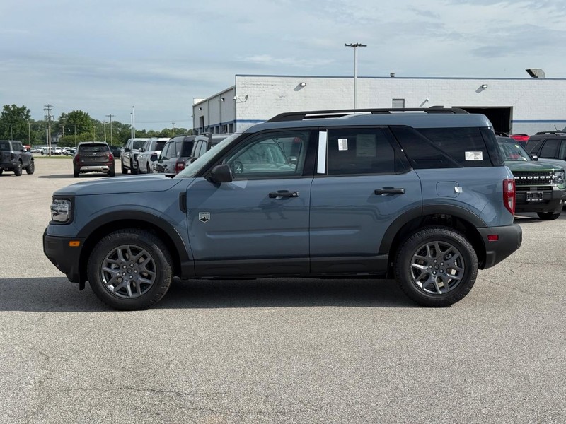 Ford Bronco Sport Vehicle Full-screen Gallery Image 2