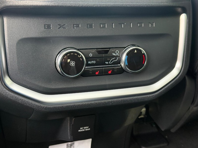 Ford Expedition Vehicle Full-screen Gallery Image 8