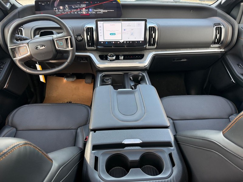 Ford Expedition Vehicle Full-screen Gallery Image 9