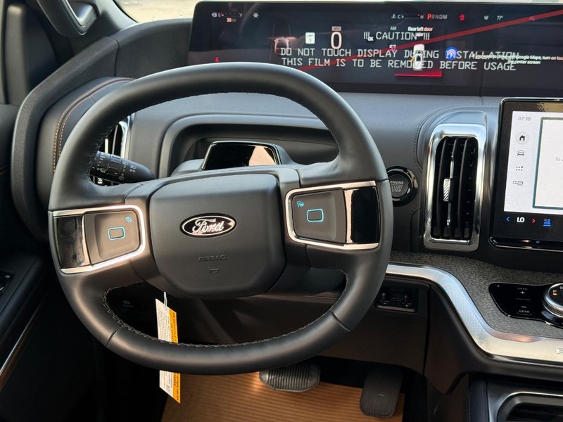 Ford Expedition Vehicle Full-screen Gallery Image 10