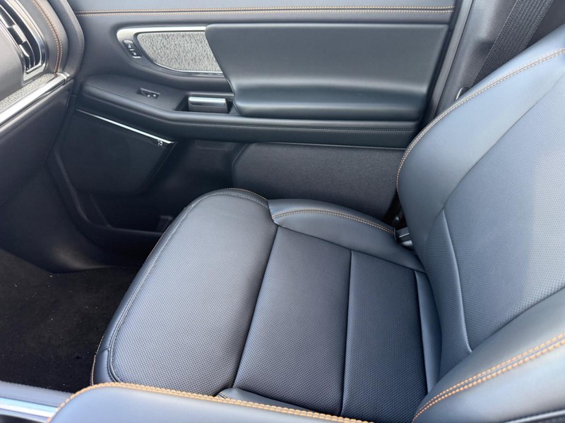 Ford Expedition Vehicle Full-screen Gallery Image 18