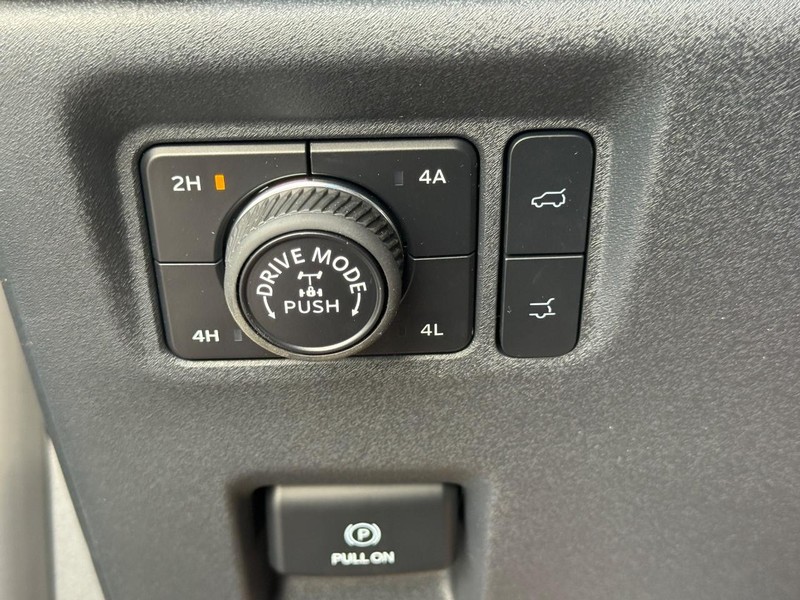 Ford Expedition Vehicle Full-screen Gallery Image 19