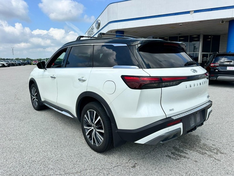 INFINITI QX60 Vehicle Full-screen Gallery Image 3