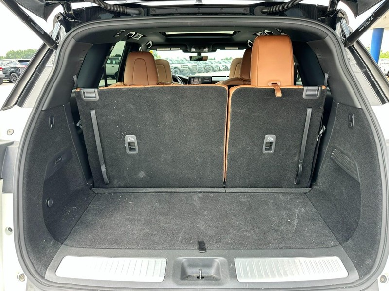 INFINITI QX60 Vehicle Full-screen Gallery Image 5