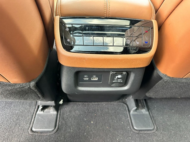 INFINITI QX60 Vehicle Full-screen Gallery Image 12