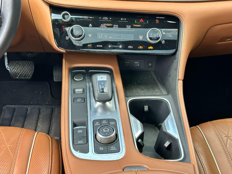 INFINITI QX60 Vehicle Full-screen Gallery Image 17
