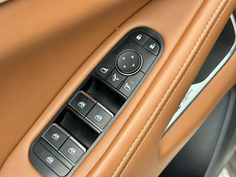 INFINITI QX60 Vehicle Full-screen Gallery Image 19