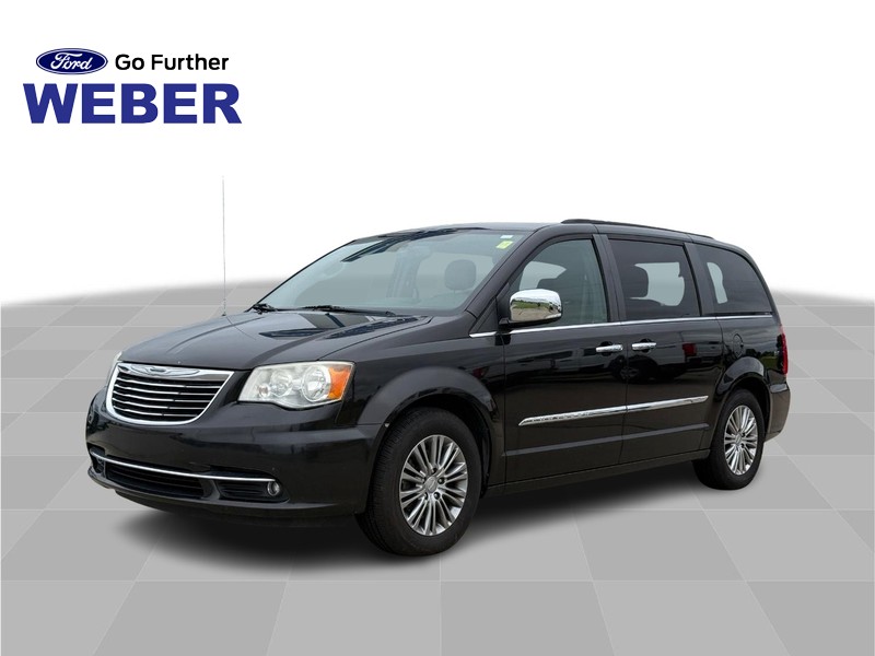 Chrysler Town & Country Vehicle Full-screen Gallery Image 01