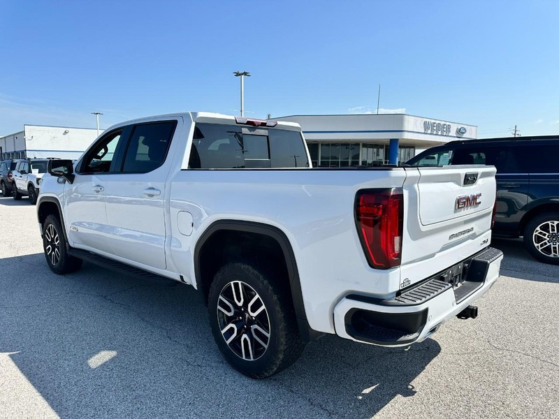 GMC Sierra 1500 Vehicle Full-screen Gallery Image 3