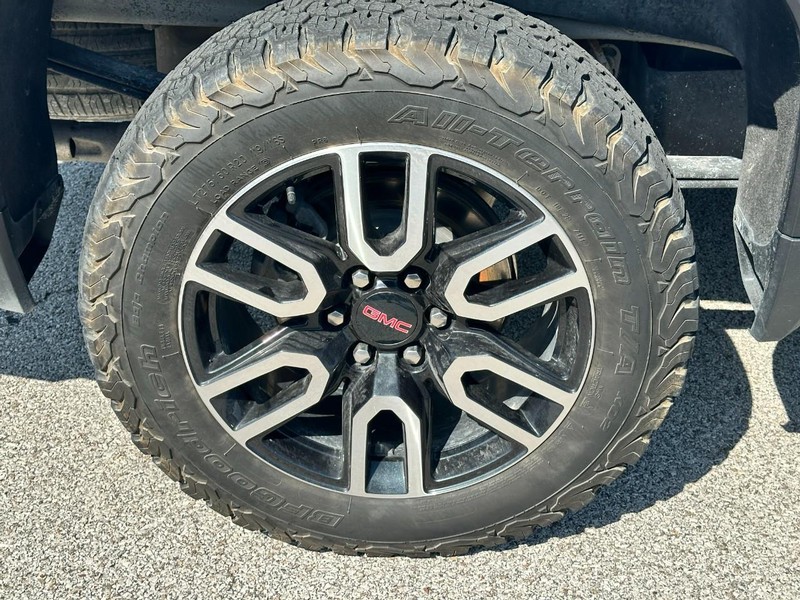 GMC Sierra 1500 Vehicle Full-screen Gallery Image 7