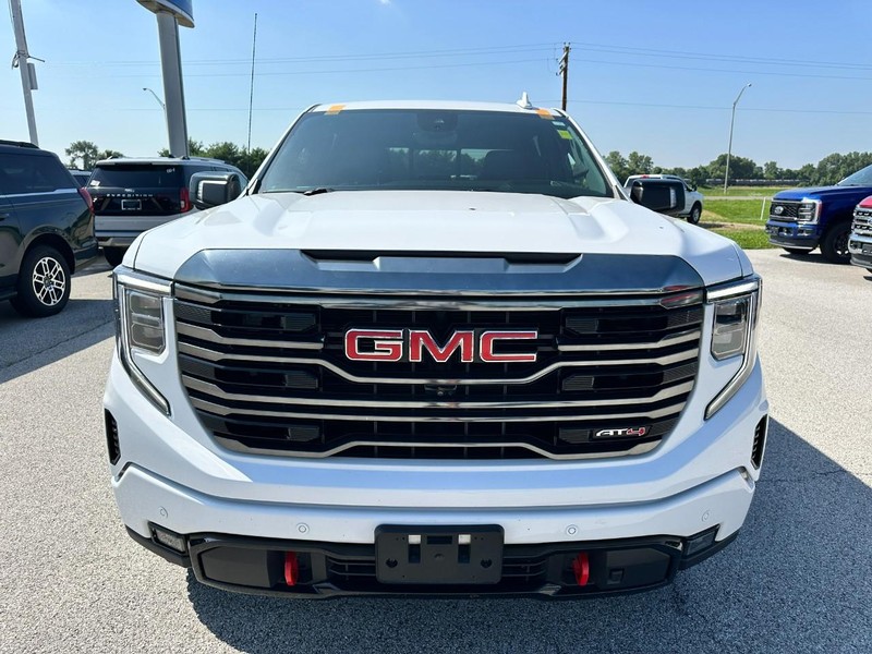 GMC Sierra 1500 Vehicle Full-screen Gallery Image 9