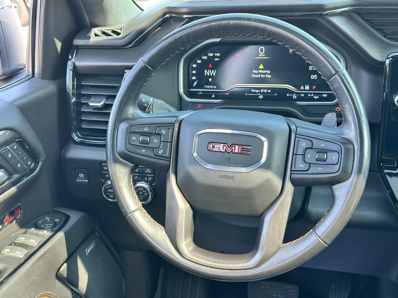 GMC Sierra 1500 Vehicle Full-screen Gallery Image 13