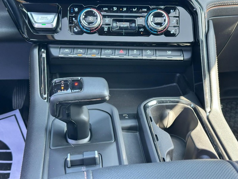 GMC Sierra 1500 Vehicle Full-screen Gallery Image 15