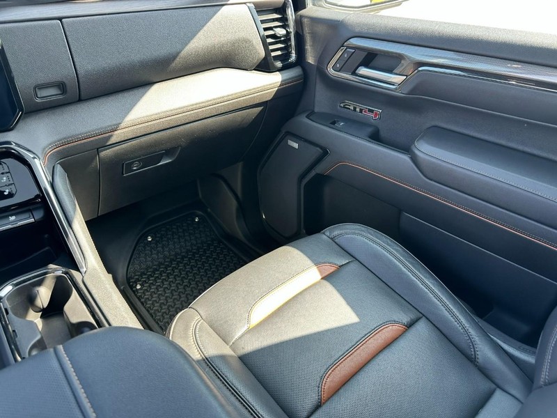GMC Sierra 1500 Vehicle Full-screen Gallery Image 16