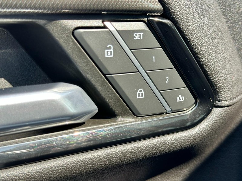 GMC Sierra 1500 Vehicle Full-screen Gallery Image 18