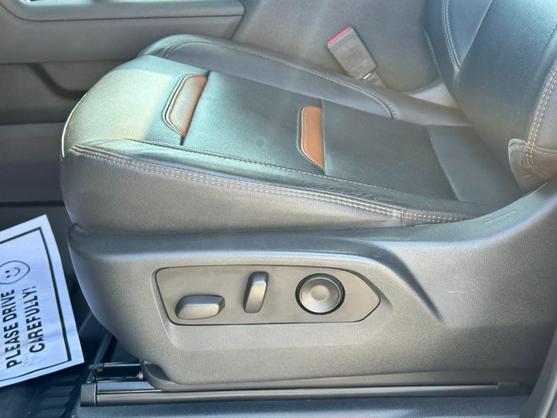 GMC Sierra 1500 Vehicle Full-screen Gallery Image 19