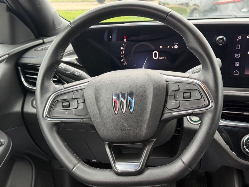 Buick Envista Vehicle Full-screen Gallery Image 12
