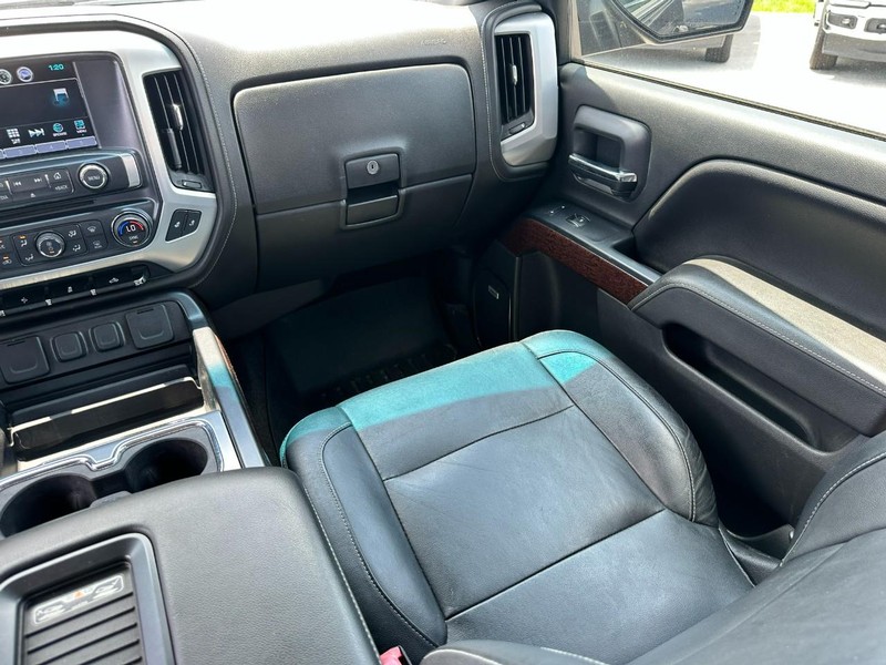 GMC Sierra 1500 Vehicle Full-screen Gallery Image 14