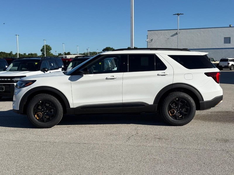 Ford Explorer Vehicle Full-screen Gallery Image 2