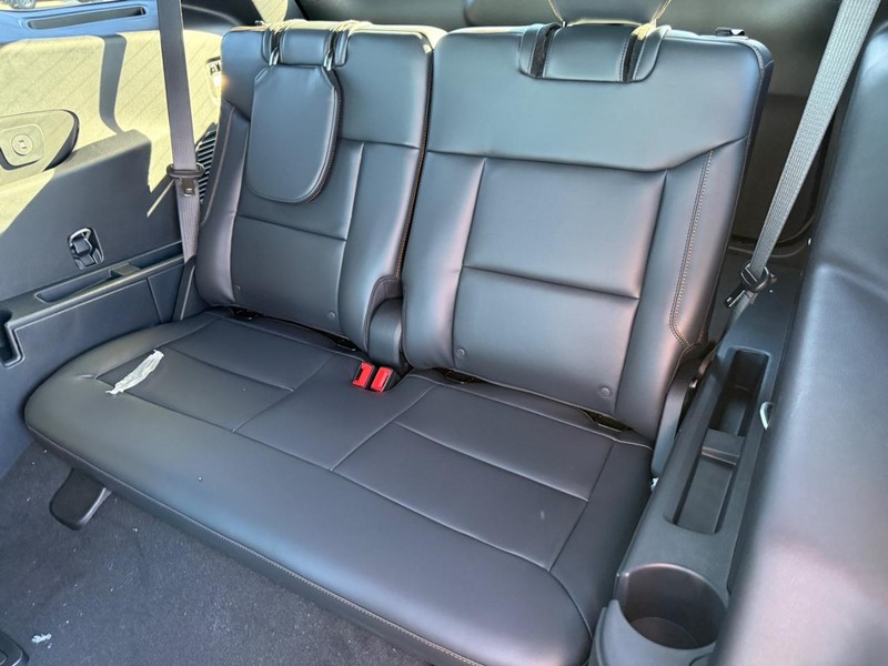 Ford Explorer Vehicle Full-screen Gallery Image 5