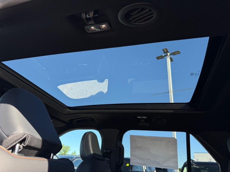 Ford Explorer Vehicle Full-screen Gallery Image 7