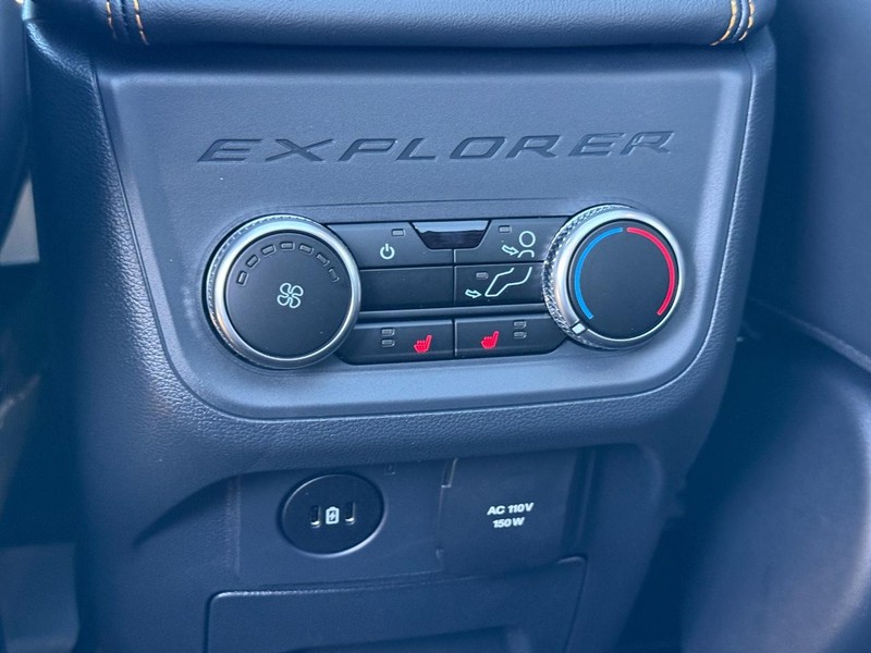 Ford Explorer Vehicle Full-screen Gallery Image 8