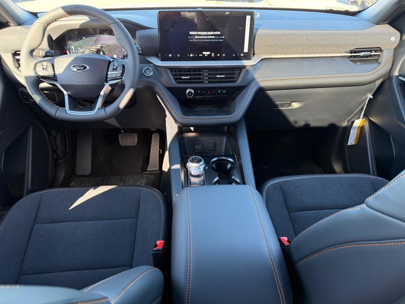 Ford Explorer Vehicle Full-screen Gallery Image 9