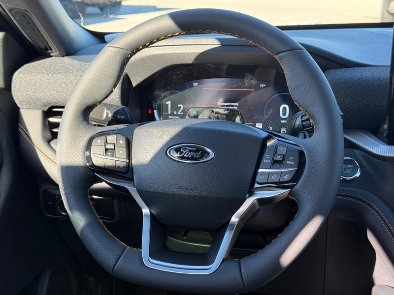 Ford Explorer Vehicle Full-screen Gallery Image 10