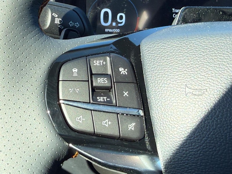 Ford Explorer Vehicle Full-screen Gallery Image 11