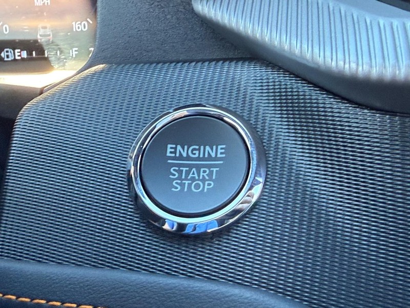 Ford Explorer Vehicle Full-screen Gallery Image 13