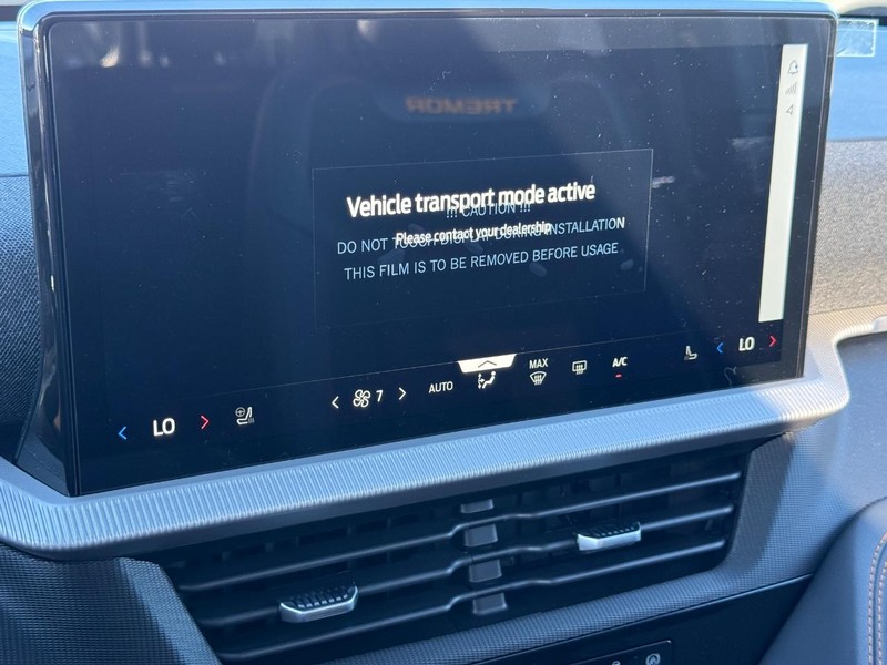 Ford Explorer Vehicle Full-screen Gallery Image 14