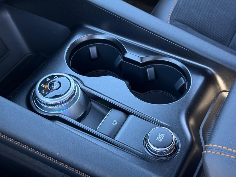 Ford Explorer Vehicle Full-screen Gallery Image 17