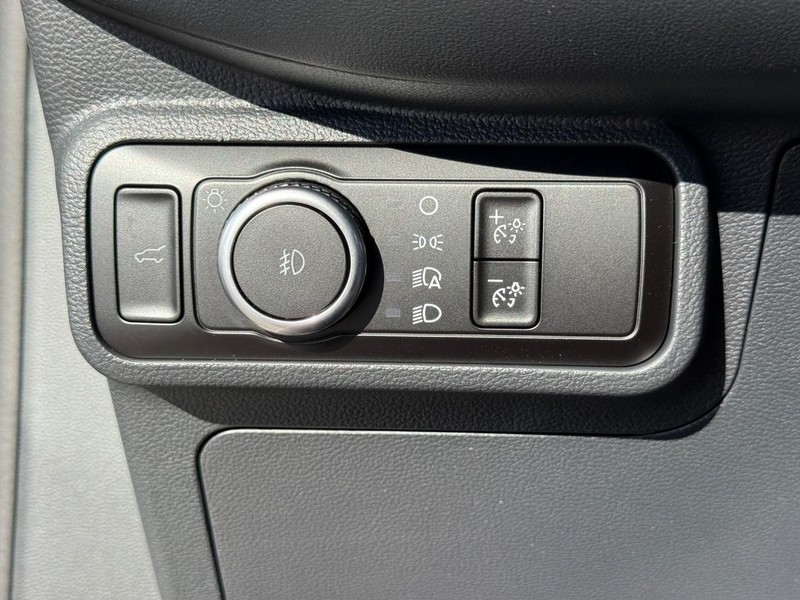 Ford Explorer Vehicle Full-screen Gallery Image 19
