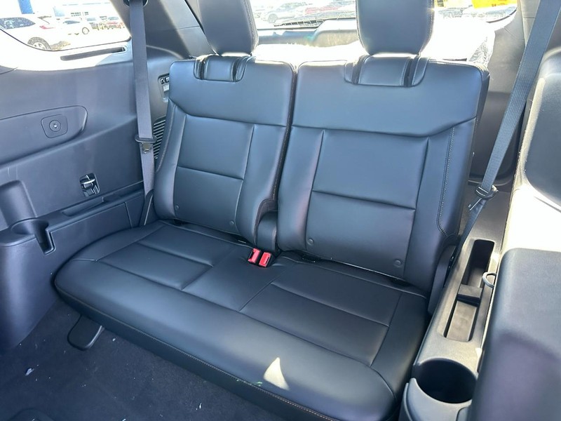 Ford Explorer Vehicle Full-screen Gallery Image 4