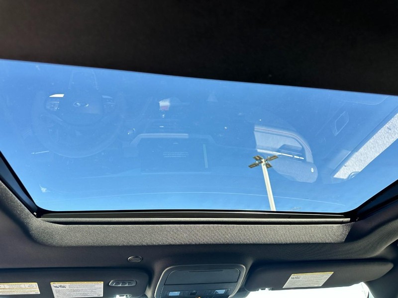 Ford Explorer Vehicle Full-screen Gallery Image 6