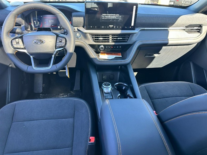 Ford Explorer Vehicle Full-screen Gallery Image 7
