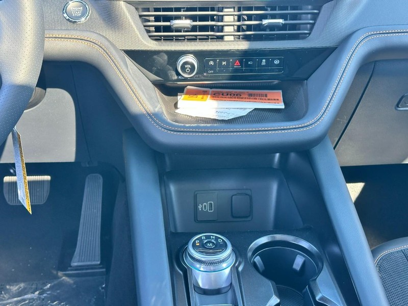 Ford Explorer Vehicle Full-screen Gallery Image 10
