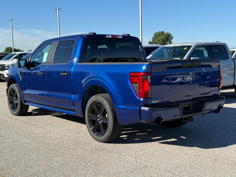 Ford F-150 Vehicle Full-screen Gallery Image 3