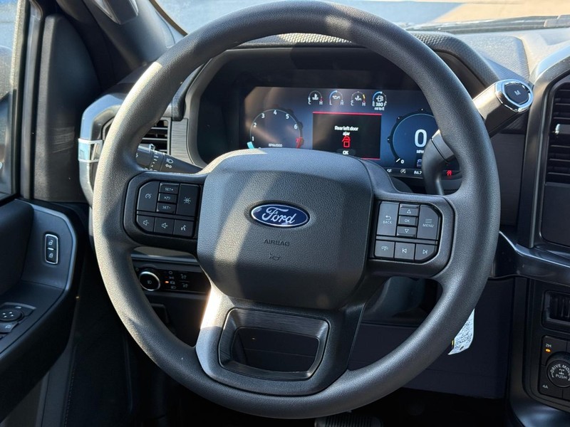 Ford F-150 Vehicle Full-screen Gallery Image 7