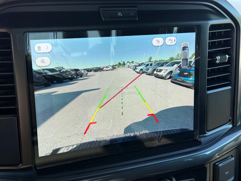 Ford F-150 Vehicle Full-screen Gallery Image 11