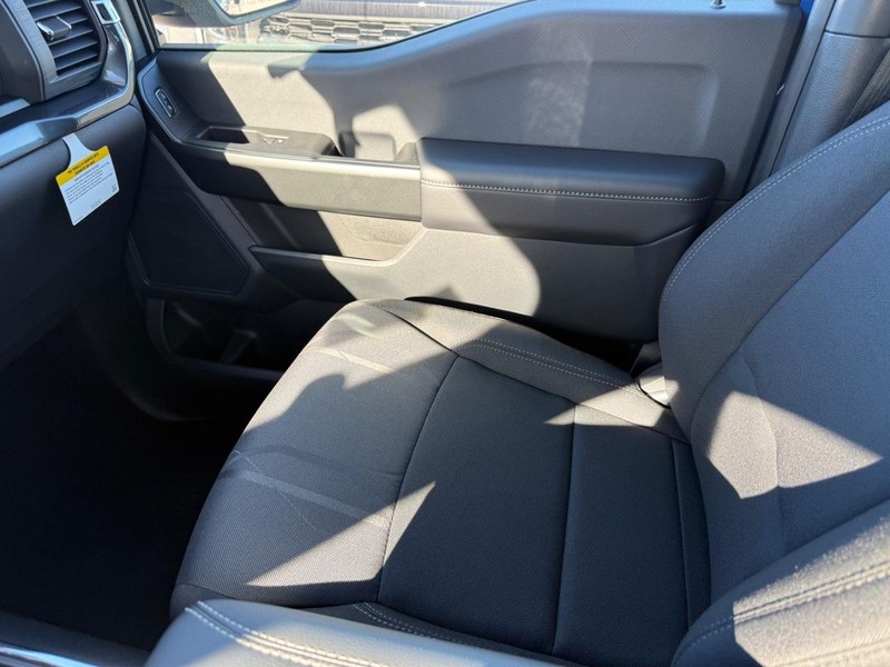 Ford F-150 Vehicle Full-screen Gallery Image 15