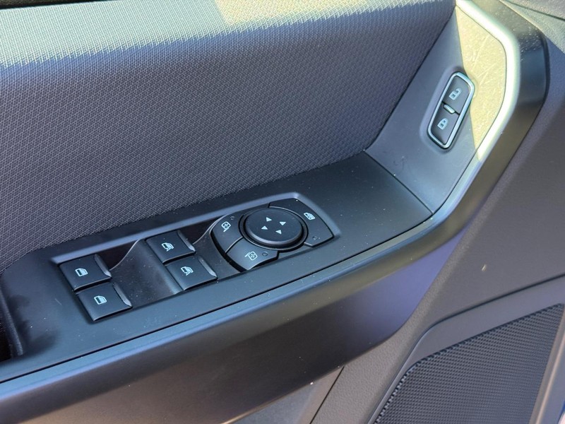 Ford F-150 Vehicle Full-screen Gallery Image 17