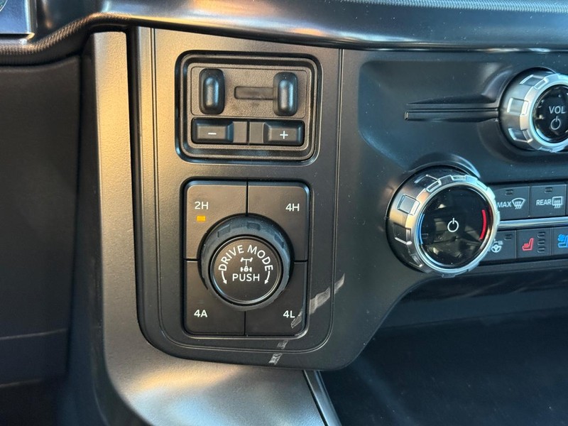 Ford F-150 Vehicle Full-screen Gallery Image 13