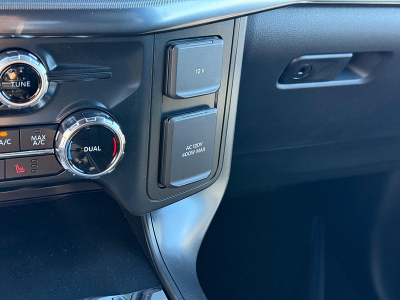 Ford F-150 Vehicle Full-screen Gallery Image 15