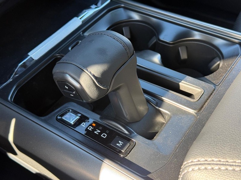 Ford F-150 Vehicle Full-screen Gallery Image 16