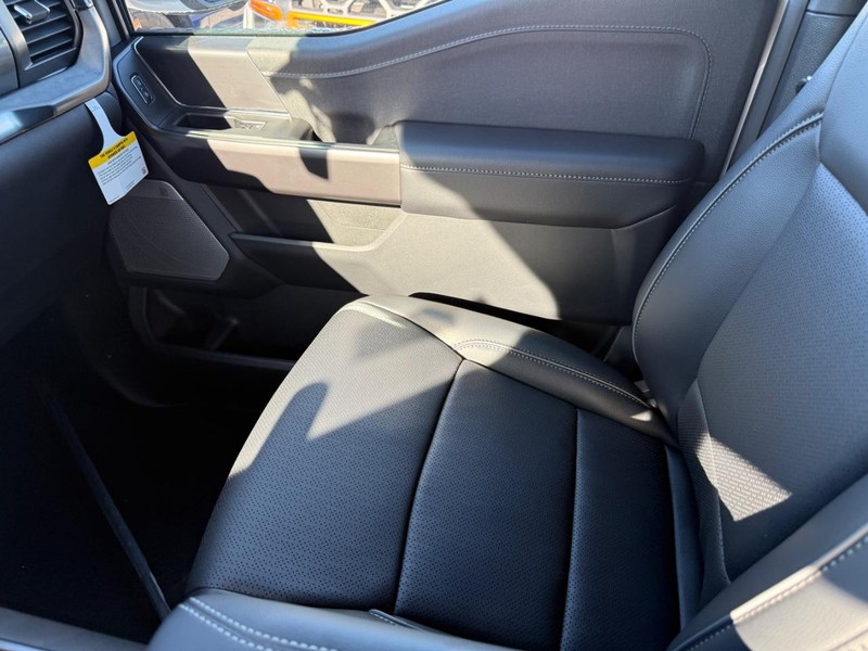 Ford F-150 Vehicle Full-screen Gallery Image 17
