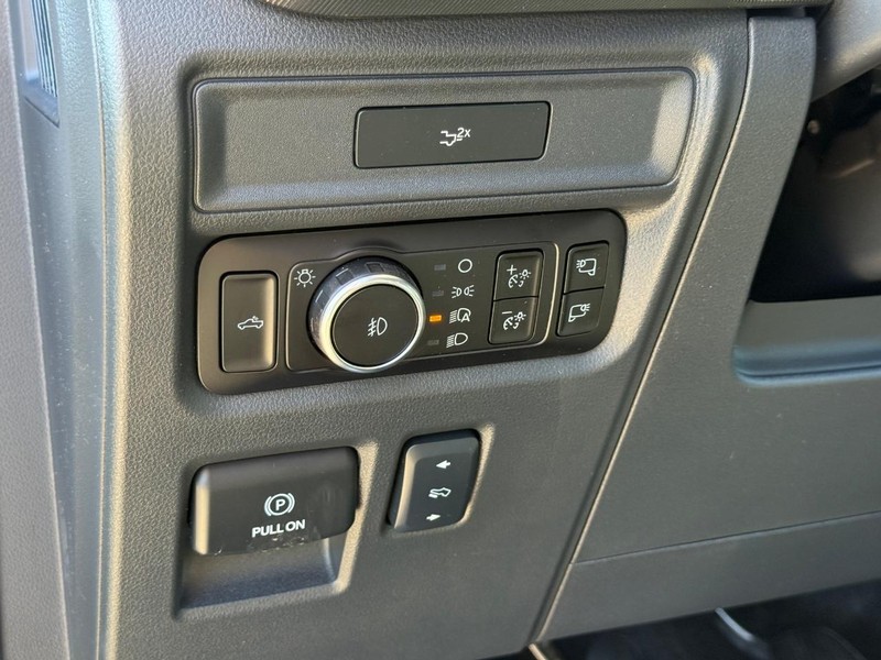 Ford F-150 Vehicle Full-screen Gallery Image 18